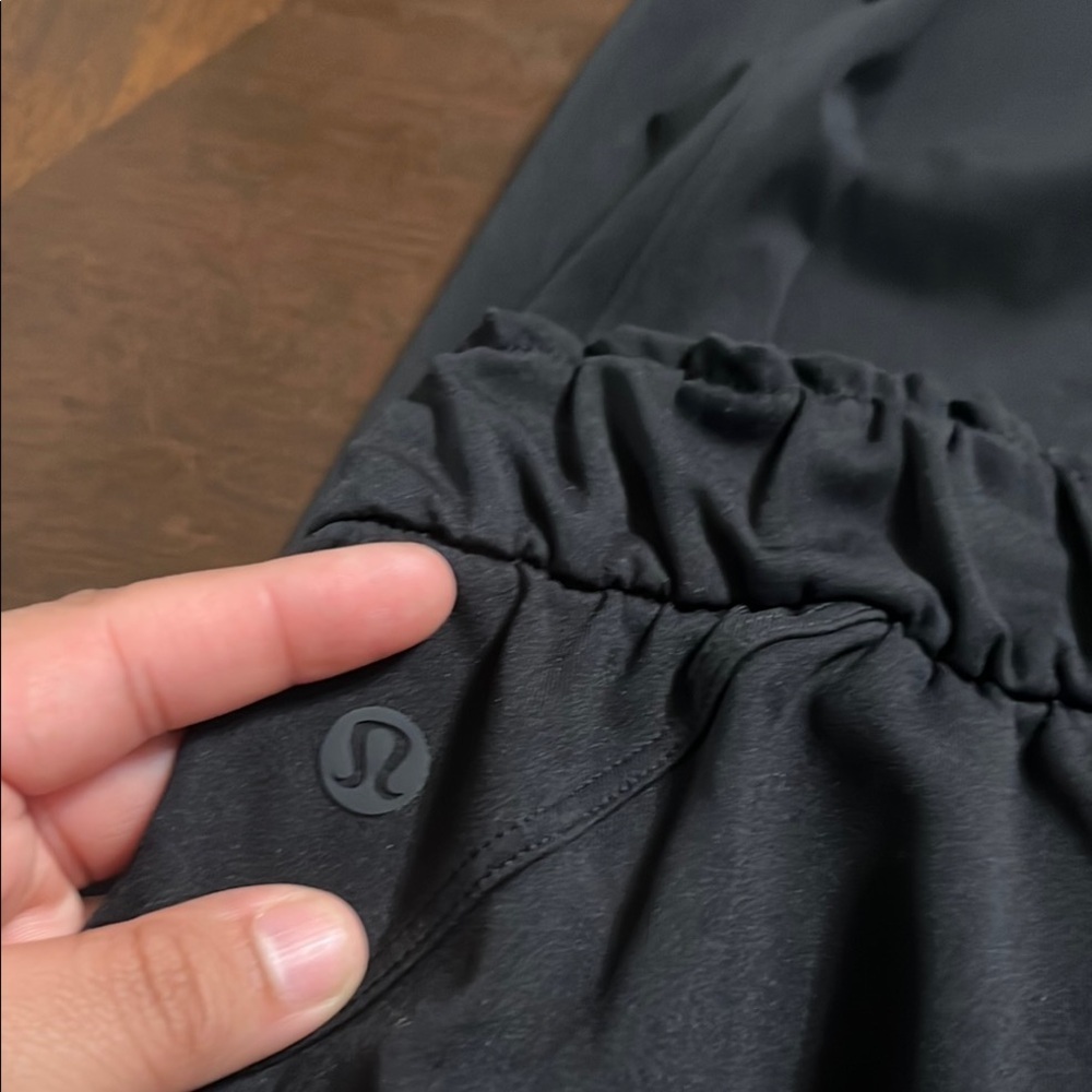 Lululemon women’s Black Jogger Pants - Picture 4 of 7